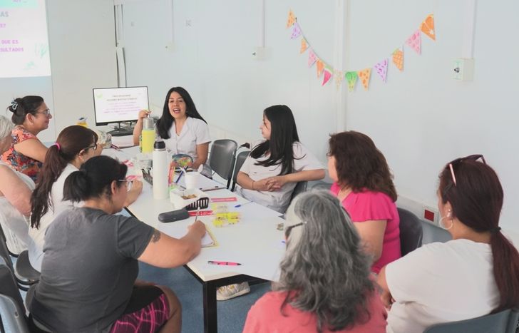 Vecinos de Lomas aprenden a tener una alimentación variada y nutritiva.