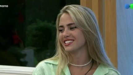 Sabrina terminó de definir la placa.