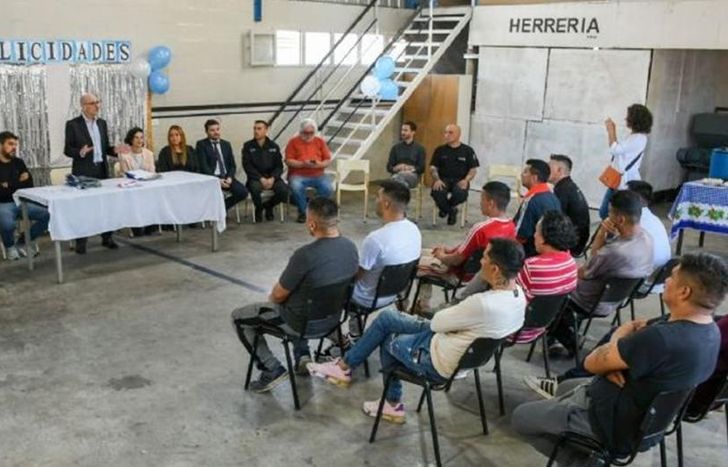 El acto de entrega de diplomas a los internos.