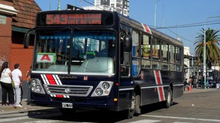 El hombre subió en Laprida.