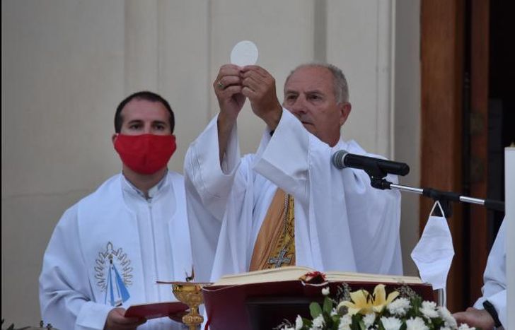 La misa estuvo presidida por monseñor Jorge Lugones.
