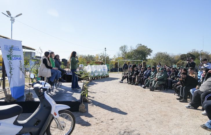 Más de 600 recicladores de Lomas recibieron nuevo equipamiento.