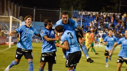 Adrián Arregui no juega en Temperley desde la fecha 6. Adrián Arregui no juega en Temperley desde la fecha 6.
