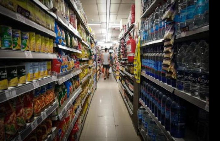 fija un tope del 30% del espacio por marca en las góndolas.