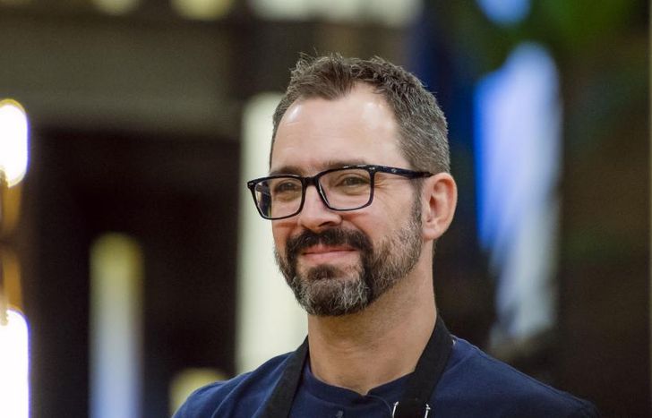 El médico dejó las cocinas.