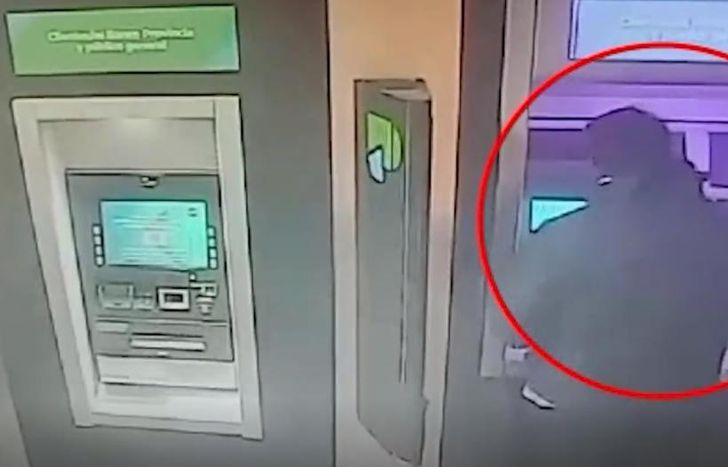 La banda clonó tarjetas en cajeros de Lomas y otras localidades.