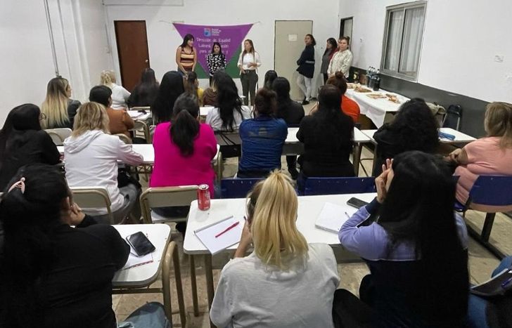 Taller de marketing digital y educación financiera para emprendedoras.