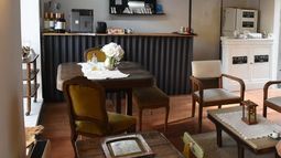 La cafetería funciona dentro del Teatro: los días de espectáculo también está abierta.