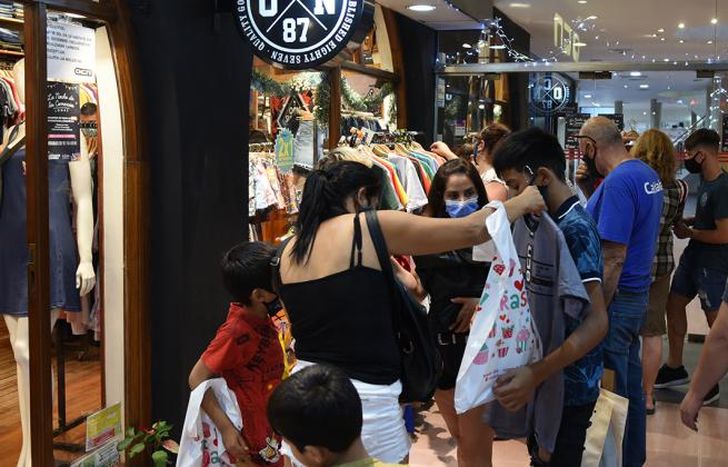 Los vecinos aprovecharán descuentos, shows y música en vivo.