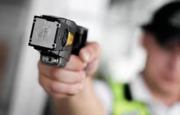 El Ministerio de Seguridad reglamento el uso de las pistolas taser.