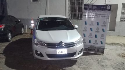 El auto fue robado en Villa Centenario y luego utilizado para otros robos. El auto fue robado en Villa Centenario y luego utilizado para otros robos.