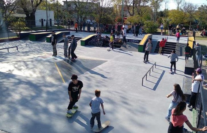La pista es un lugar de encuentro para los pibes y pibas.