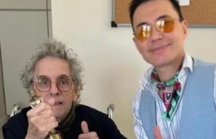 Antonio, con su Martín Fierro.