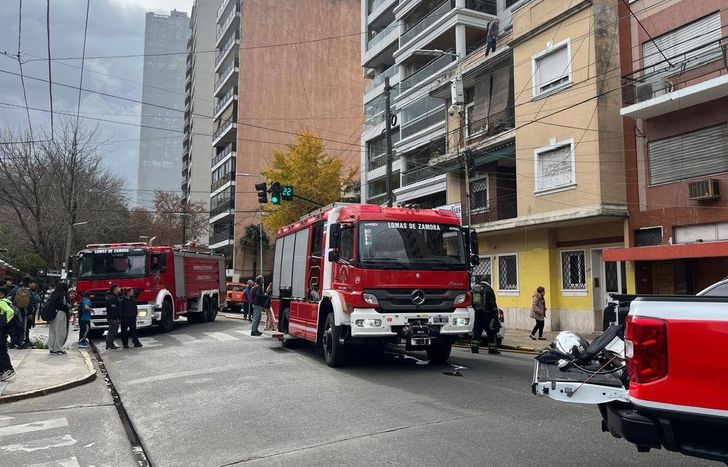 Los Bomberos de Lomas trabajando en el lugar.