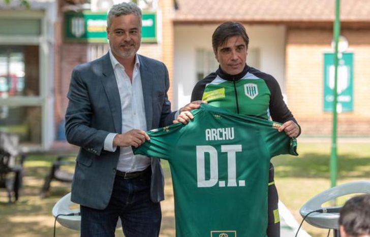Javier Sanguinetti fue presentado como nuevo DT de Banfield.