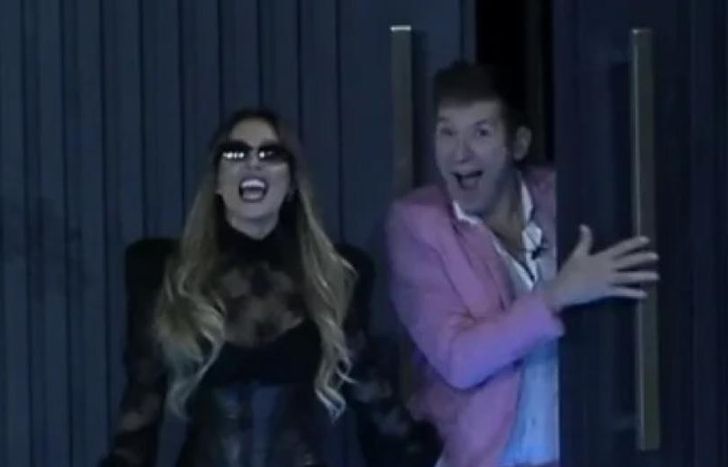 Sol y Gastón se metieron en la casa.