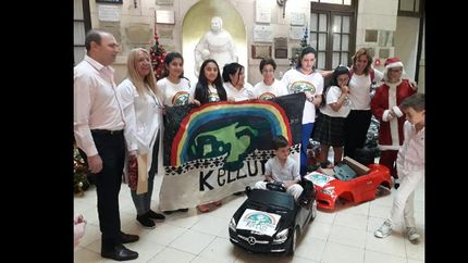 el instituto modelo parque baron donara un autito a los chicos del hospital elizalde