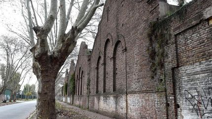 Emilio Bieckert, fundador de Bieckert, se instaló en Llavallol en 1908. Emilio Bieckert, fundador de Bieckert, se instaló en Llavallol en 1908.