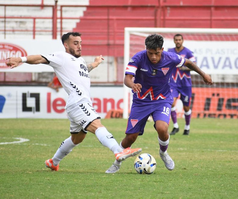 Gómez ingresó en el primer tiempo por lesión de un compañero. Gómez ingresó en el primer tiempo por lesión de un compañero.