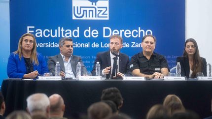 Otermín participó del Foro del Consejo de Seguridad y Justicia de Lomas de Zamora.&nbsp;