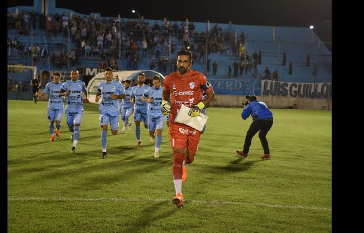 Me pude retirar con 41 años jugando en el club que me formó desde los 8 años, afirmó.