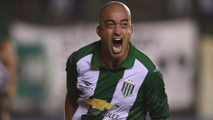 El uruguayo Santiago Silva jugará sus últimos partidos en un torneo amateur. El uruguayo Santiago Silva jugará sus últimos partidos en un torneo amateur.
