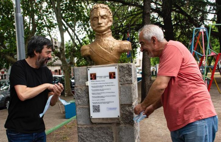 Volvieron a colocar las placas que habían sido destruidas.