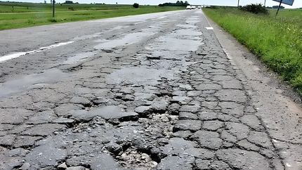 Para el FMI: el Gobierno de Milei retuvo U$S3.000 millones frenando obras viales e hídricas.