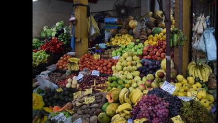 frutas y verduras, hasta 14 veces mas caras en el supermercado
