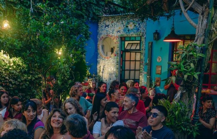 En el taller y en el patio se va a bailar milonga este sábado a partir de las 22.