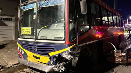 Así quedó el colectivo tras el choque.