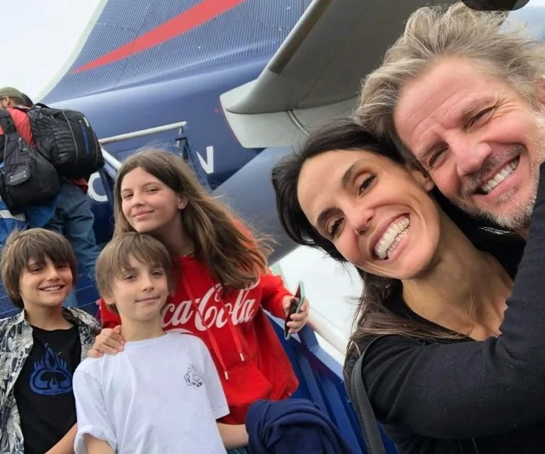 Facundo Arana y María Susini, junto a sus hijos. 