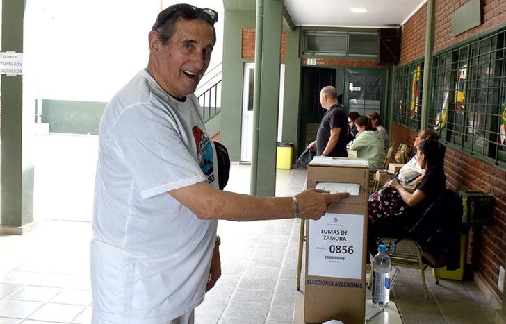 Cumpliendo con su deber a pesar de no tener la obligación.