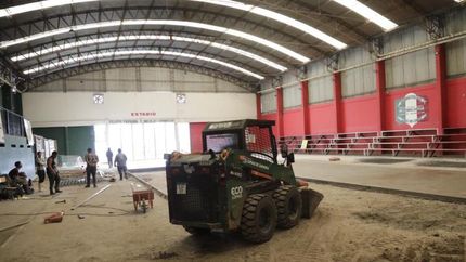 Avanzan las obras en la cancha de la Sociedad Italiana Cristóbal Colón.