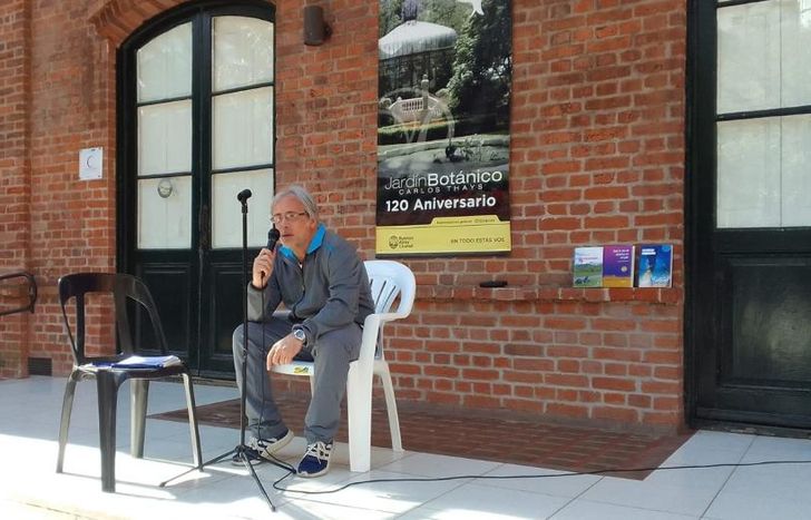 El autor edita un nuevo libro.
