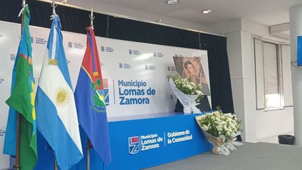 Ofrendas florales para San Martín el día de su nacimiento.