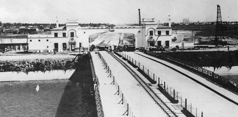Mucho antes del puente inaugurado en 1905, Lomas de Zamora ya administraba un paso fundamental sobre el Riachuelo.