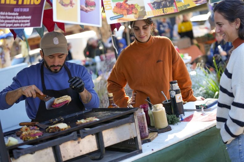 El mercado también tiene opciones gastronómicas.