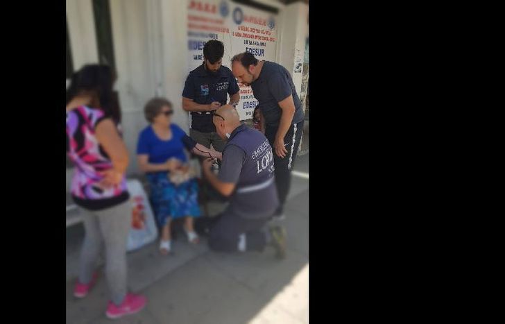 El equipo de Emergencias Lomas asiste a los vecinos que lo requieran.