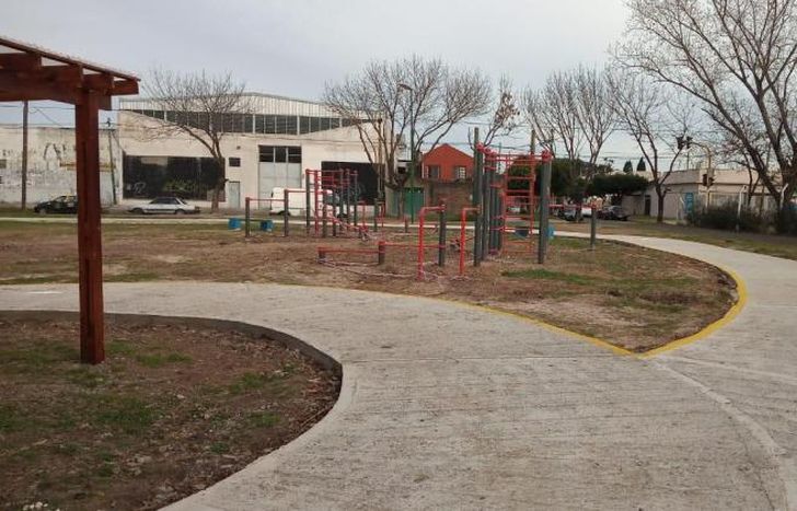 Los espacios están sobre la avenida República Argentina.