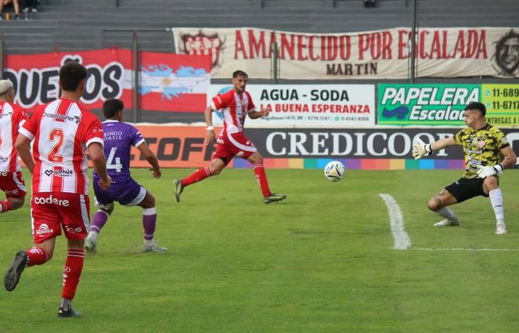Con esta definición, Nievas marcó el 2-0 final ante Talleres de Escalada.