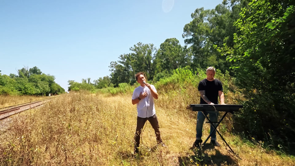 Dos vecinos de Lomas lanzaron un proyecto musical desde la Reserva Santa Catalina. Dos vecinos de Lomas lanzaron un proyecto musical desde la Reserva Santa Catalina.