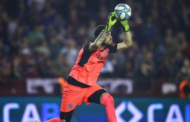 El contrato de Rossi con Lanús se termina en junio y no habrá fútbol...