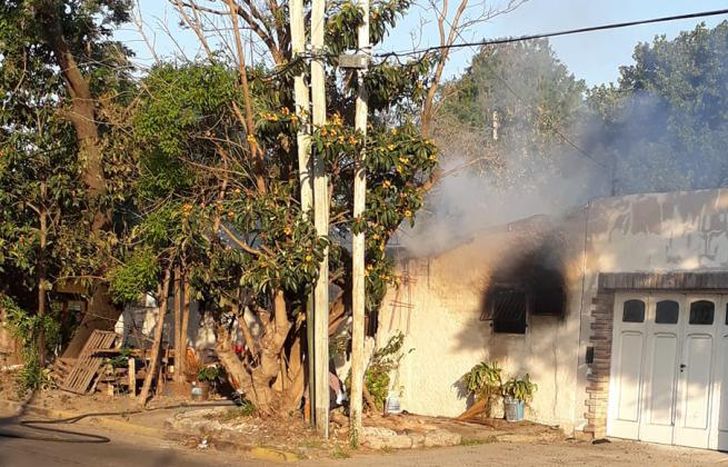 El incendio ocurrió este lunes por la tarde.