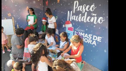 las familias coparon la plaza y disfrutaron de un momento especial. las familias coparon la plaza y disfrutaron de un momento especial.