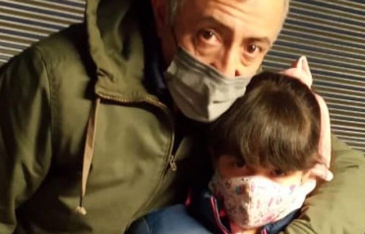 Sólo pide un trabajo para darle todo lo que necesita a su hija.