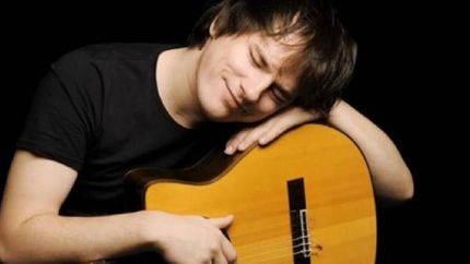 nahuel pennisi presento a su hija alma