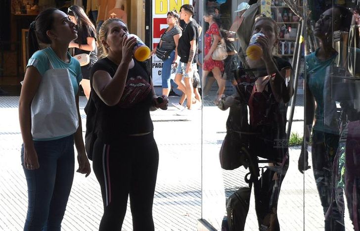 Será clave hidratarse y no exponerse al sol.