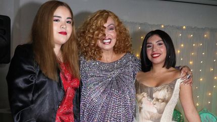 Beatriz Salomón con sus hijos.