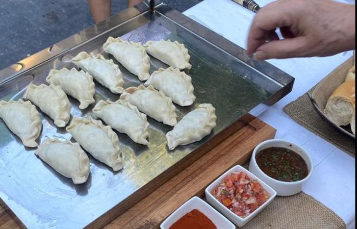 Hay diferentes gustos: criolla, con limón o a los cuatro quesos.